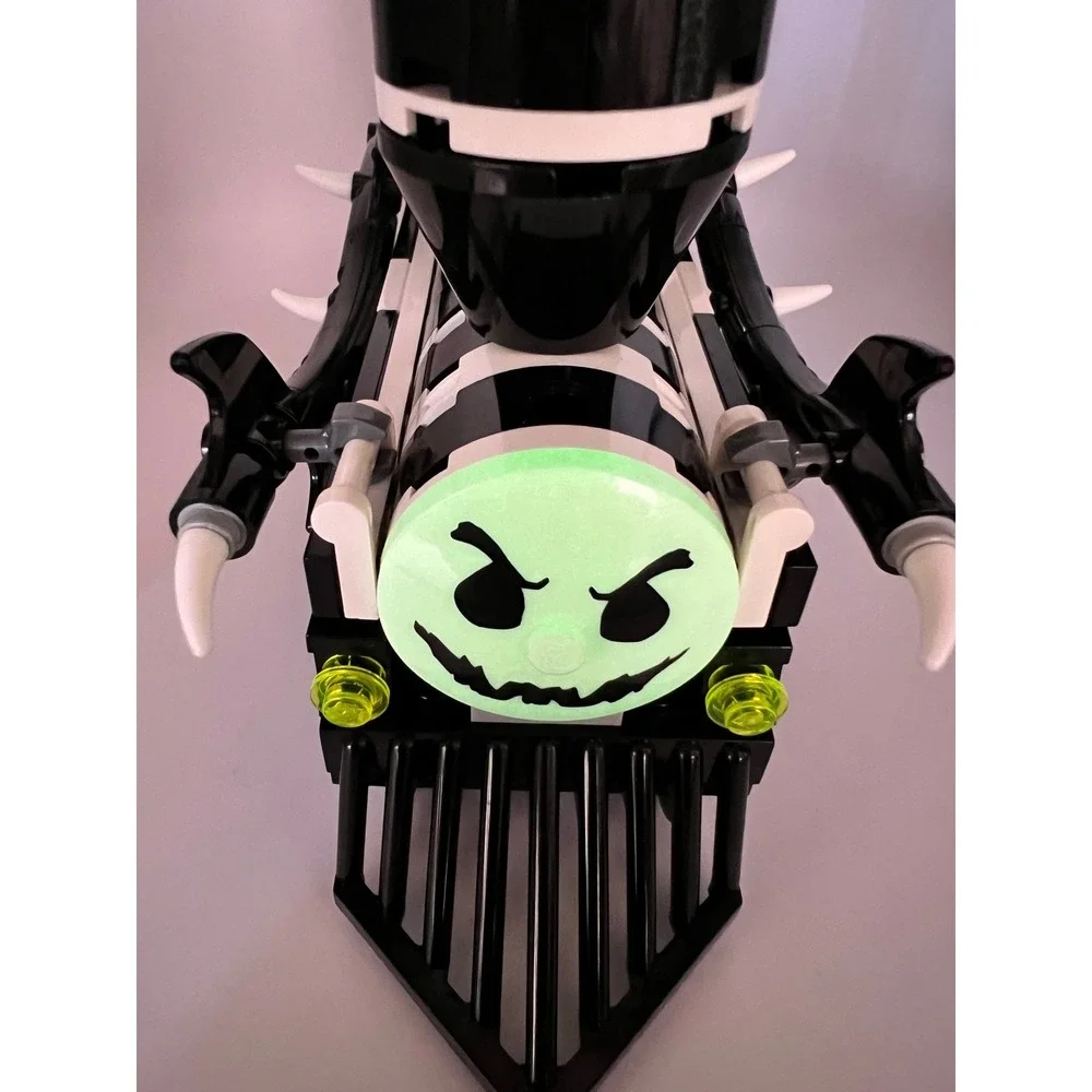LEGO Monster Fighters The Ghost Train & 2 figs 9467 Glow in the Dark 2012